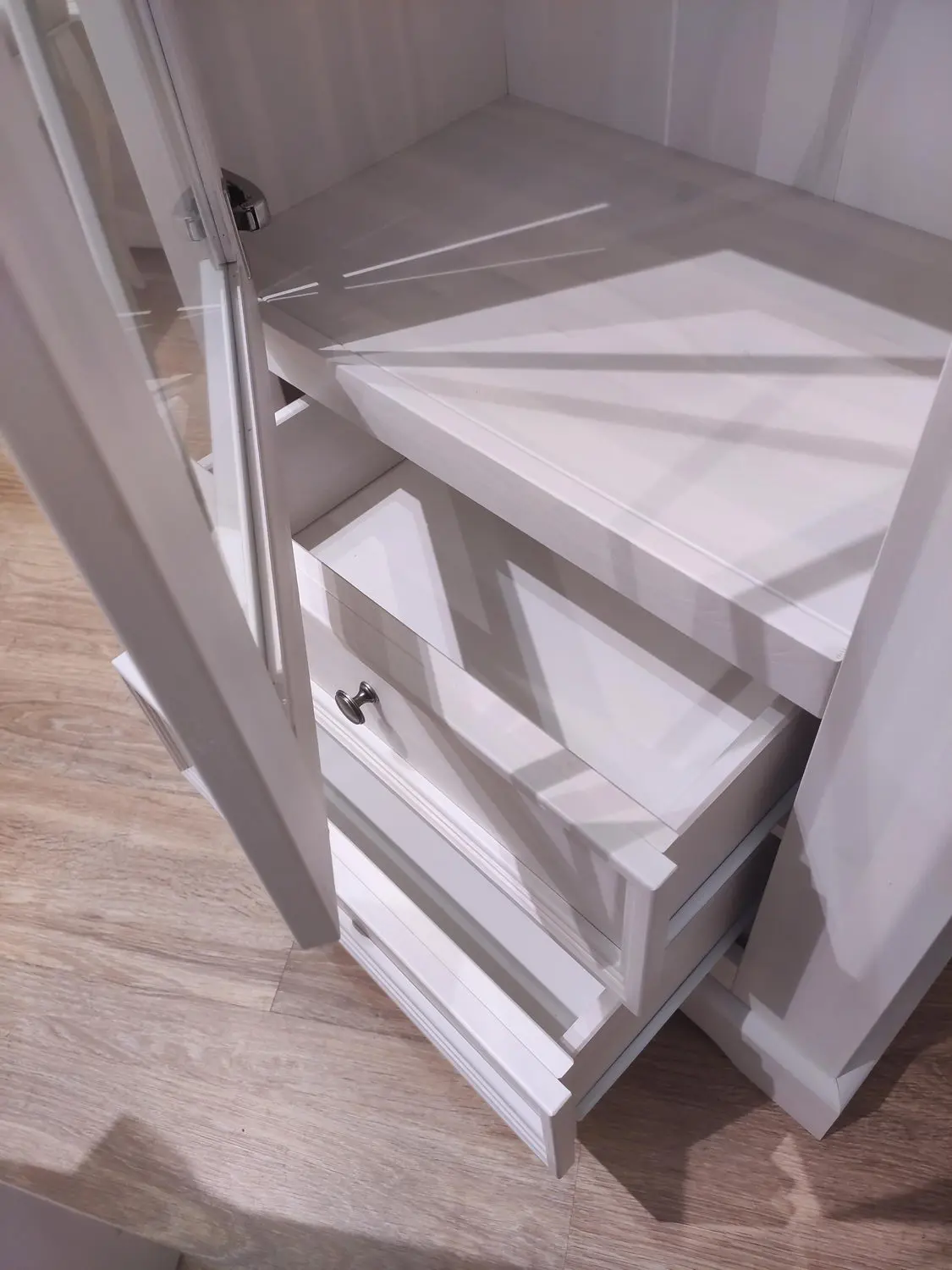 Шкаф Форест для посуды узкий 1-дверный с 2-я ящиками белый воск/серый