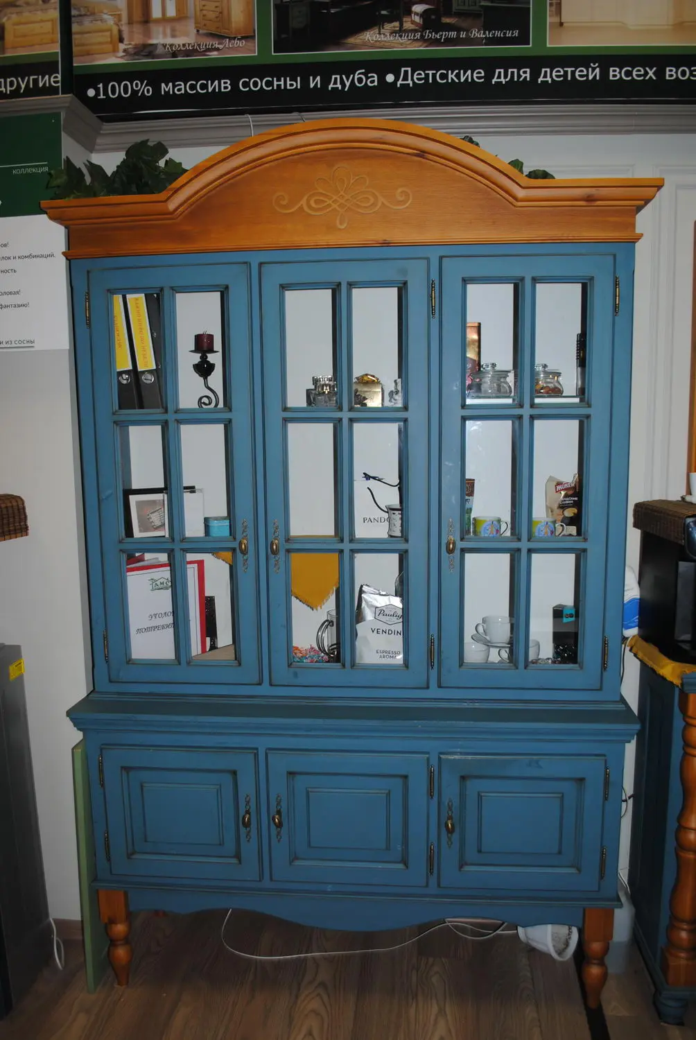 Сервант Валенсия 2-59  сосна