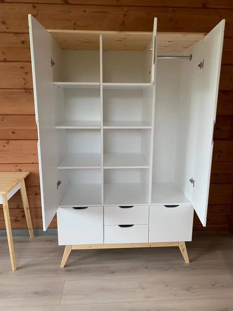 Шкаф детский с 4 ящиками массив сосны ТК №2 3-ств.