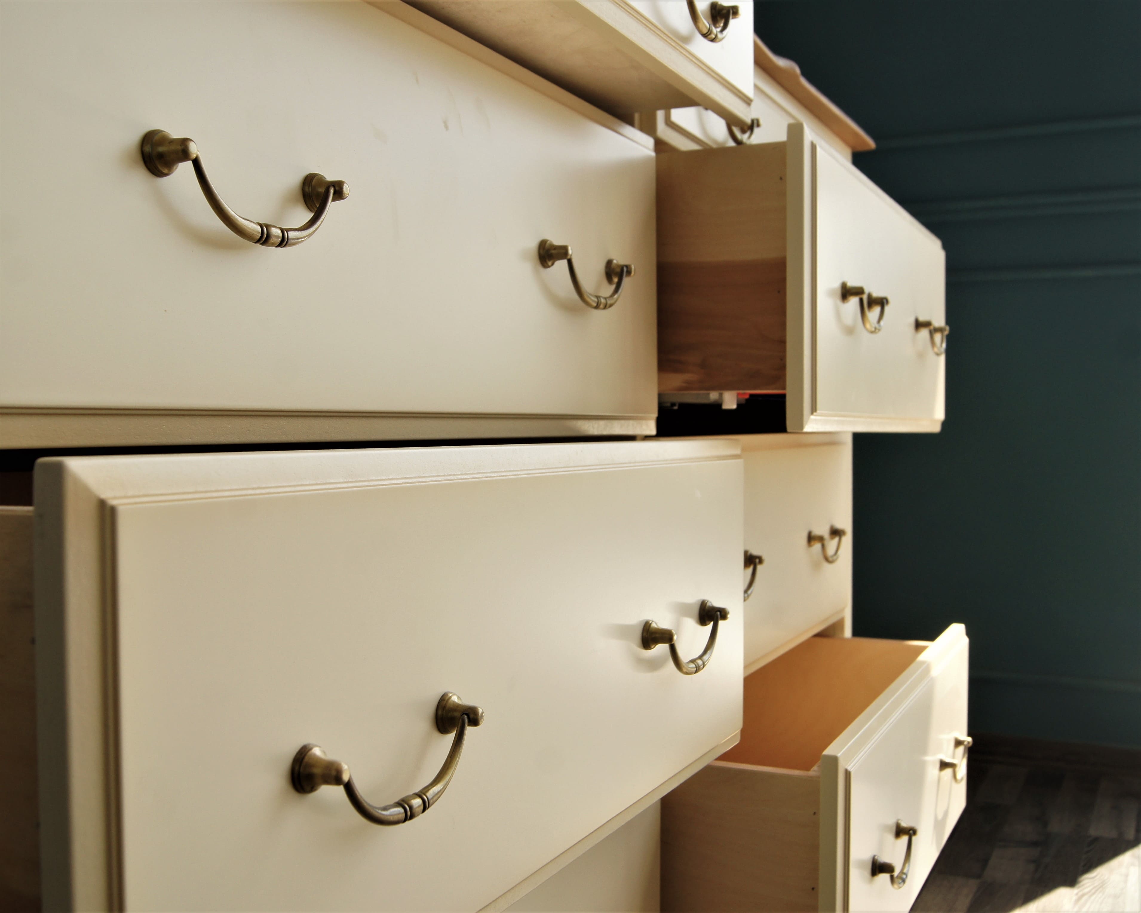 Комод массив «Leontina» на восемь ящиков