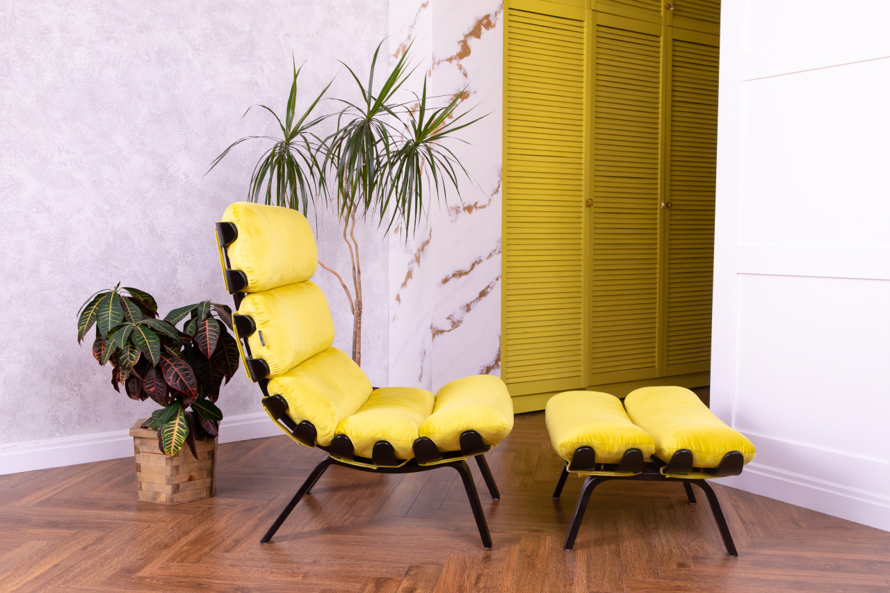 кресло Ессей  Желтый каркас  Чёрный