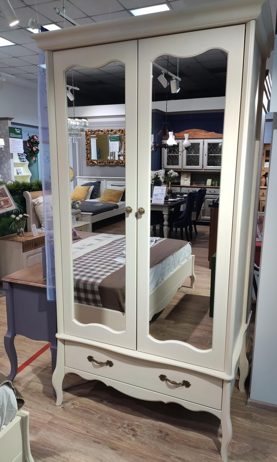 Шкаф массив сосны 2-дверный с зеркалом ЛеБо