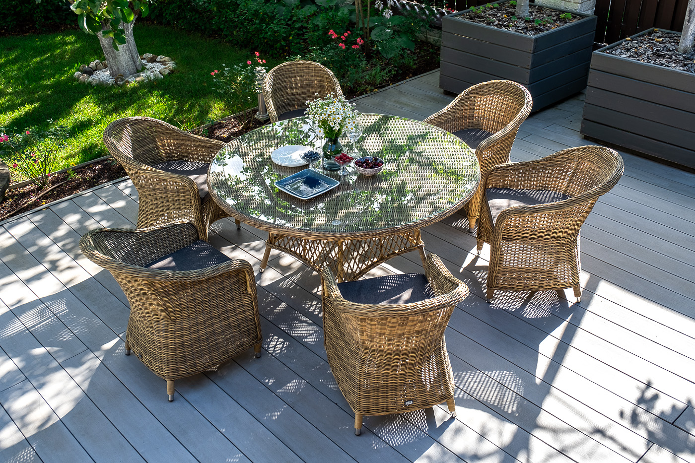 "Равенс" плетеное кресло из искусственного ротанга, цвет соломенный с серой подушкой