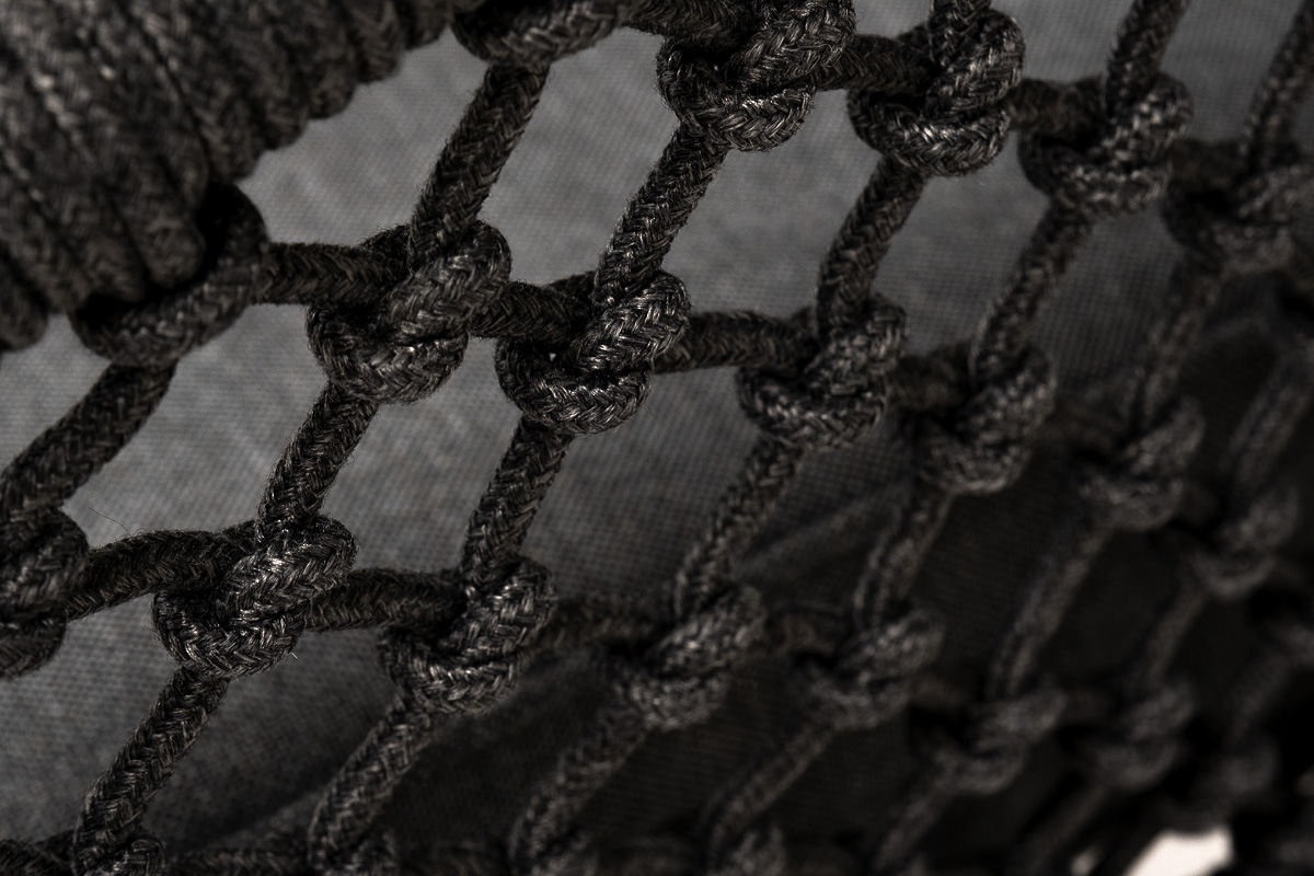 "Каннизо" кресло плетеное из роупа (узелки), основание дуб, роуп темно-серый круглый, ткань серая